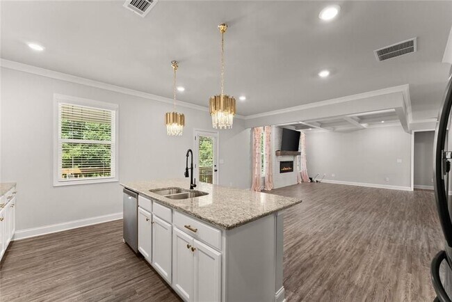 Building Photo - 4656 Silver Oak Dr SW