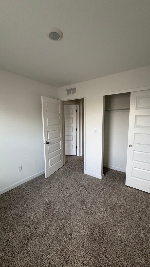 Building Photo - 2637 Santa Fe Drive