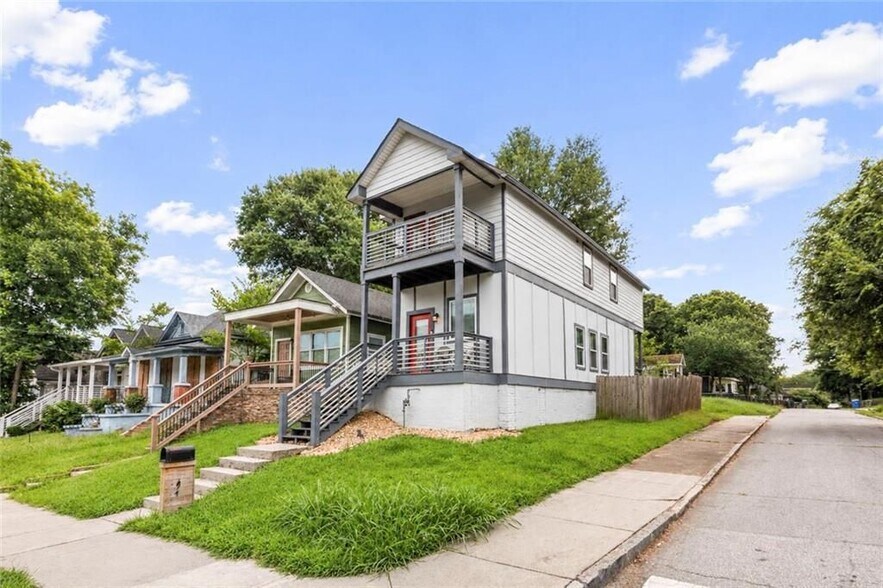 Building Photo - 494 Rockwell St SW