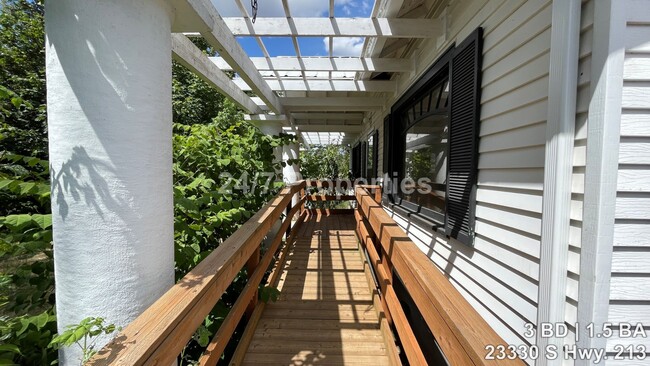 Rustic and Updated 3BD | 1.5 BA Farmhouse... - Rustic and Updated 3BD | 1.5 BA  Farmhouse...