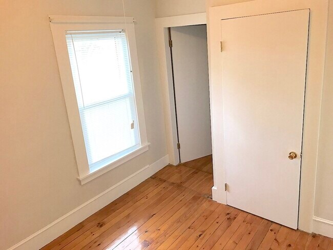 Building Photo - 16 Pinkham Pl