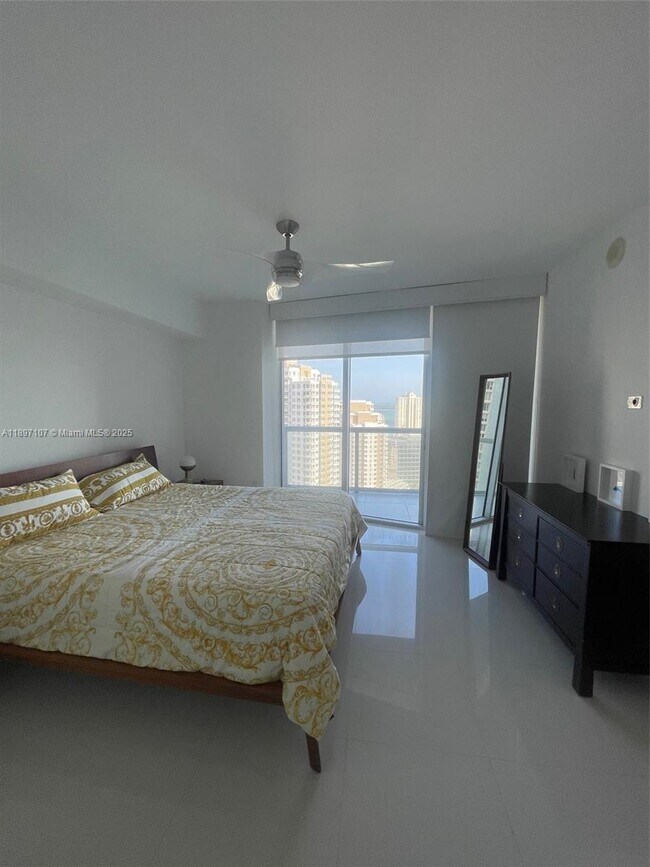 Building Photo - 465 Brickell Ave