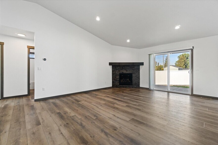 Building Photo - 316 W Grange Ave