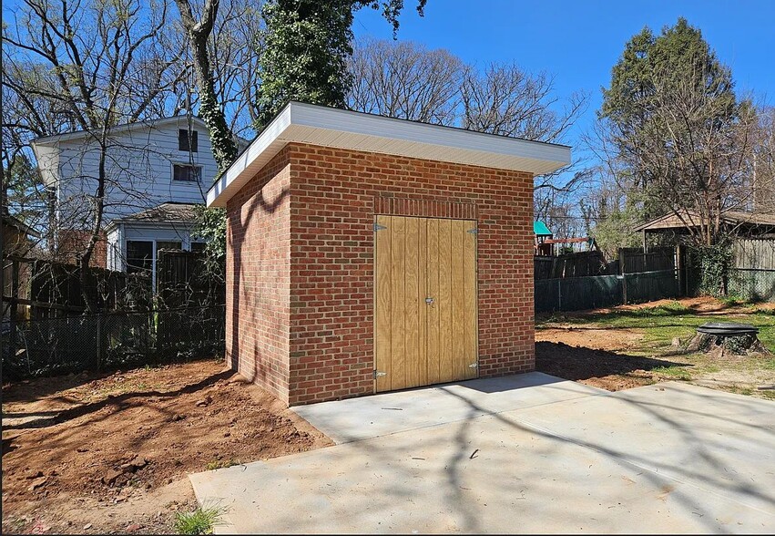 Building Photo - 5922 Benton Heights Ave