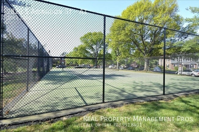 Building Photo - 2820 S Abingdon St