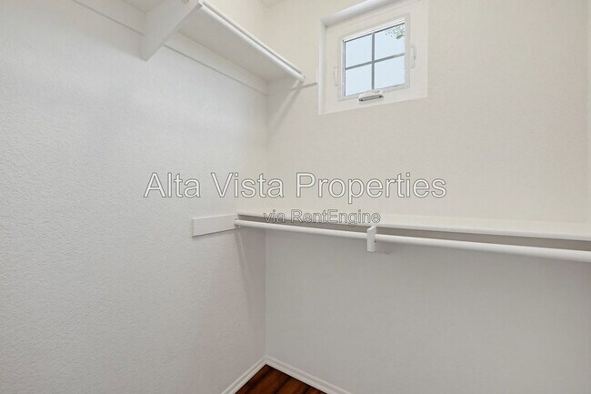 Building Photo - 4204 3rd Avenue