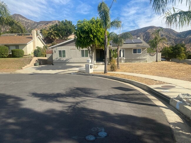 Building Photo - 13730 Mindora Ave