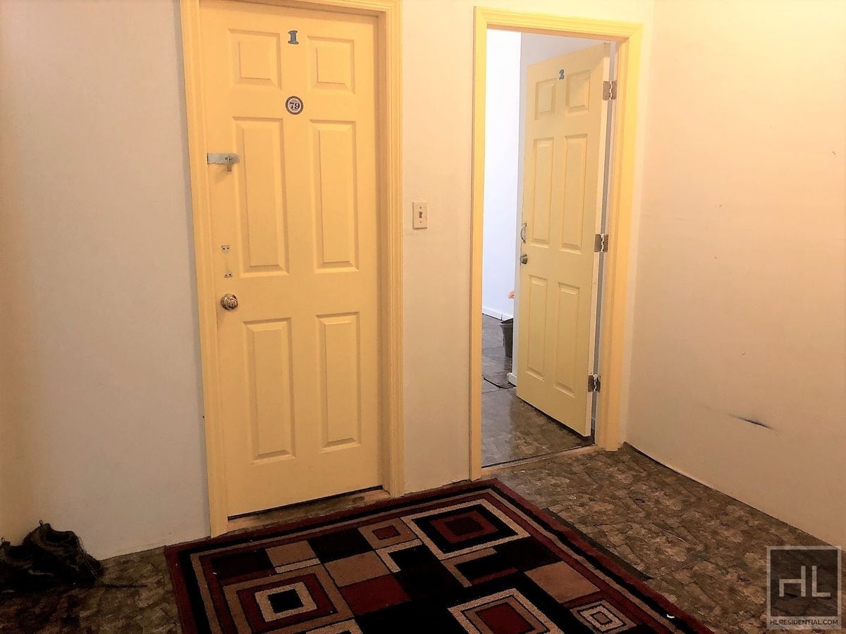 Building Photo - 444 Halsey St