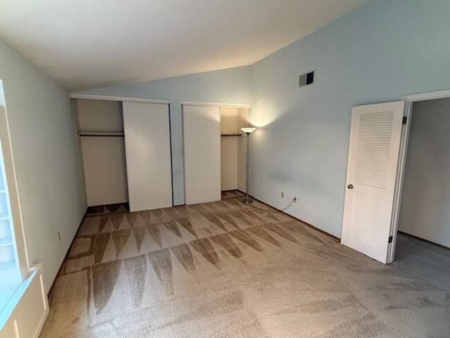 Building Photo - 3-Bedroom Pinole Townhouse with Spacious L...