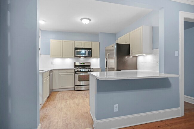 Building Photo - 304 S Kenilworth Ave