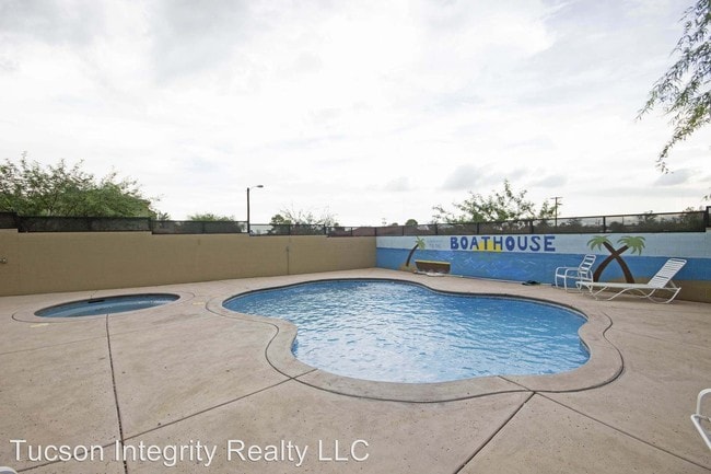 Building Photo - 10 br, 7 bath Room For Rent - 1730 N. 1st Ave