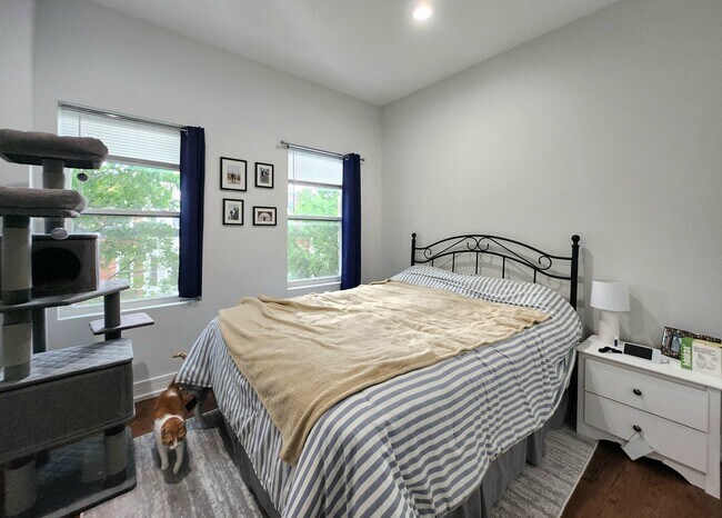 Building Photo - 1444 W Erie St