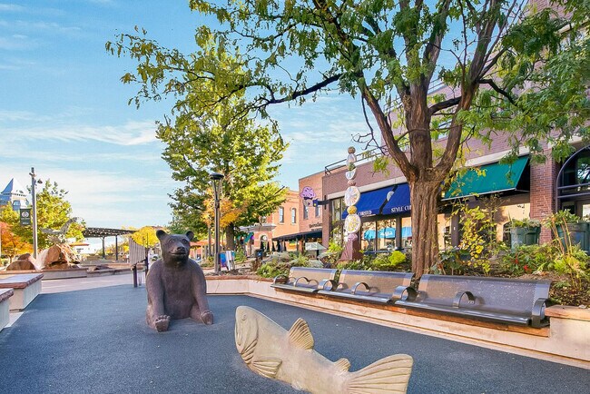 Building Photo - 344 Cajetan St