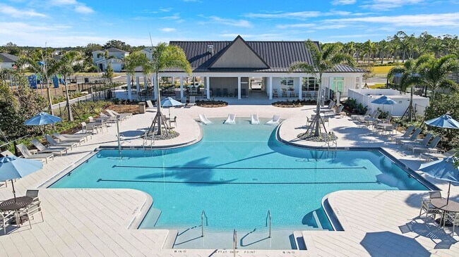 Building Photo - 6545 Cloverdale Ave