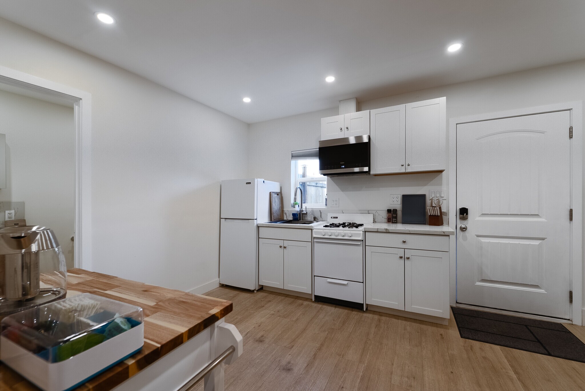 Building Photo - 7443 Jordan Ave