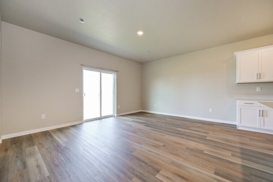 Building Photo - 2135 Alyssa St