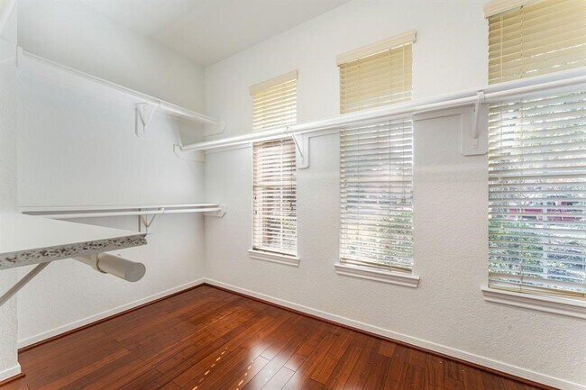 Building Photo - 182 N Wimberly Way