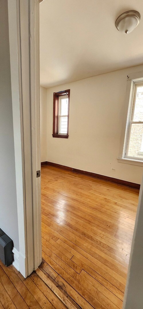 Building Photo - 4256 W Wrightwood Ave