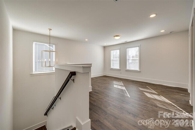 Building Photo - 1237 Eastway Dr