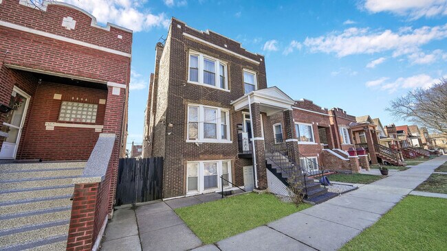 Building Photo - 5507 W 22nd Pl