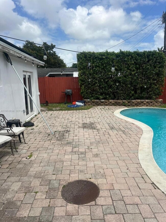 Building Photo - 5620 SW 38th St