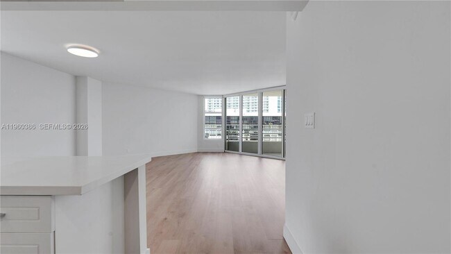 Building Photo - 555 NE 34th St