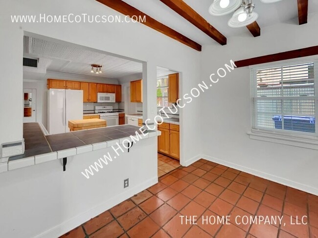 Building Photo - 228 S Country Club Rd