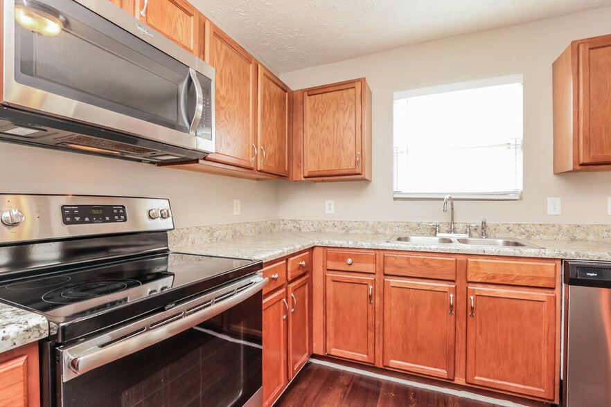 Building Photo - 5576 Dory Dr