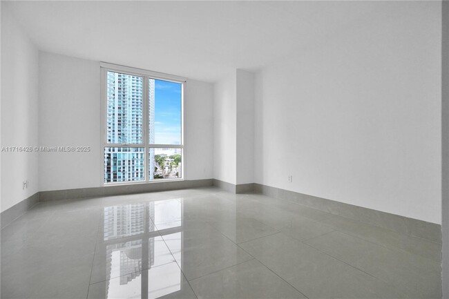 Building Photo - 901 Brickell Key Blvd