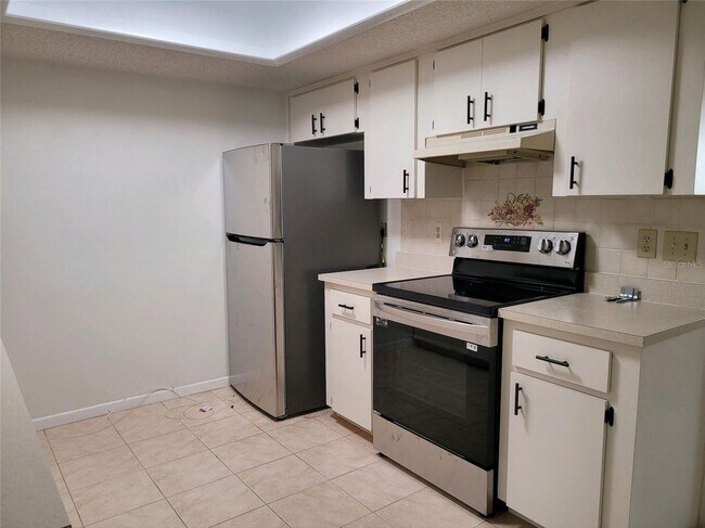 Building Photo - 10911 SW 86th Ct