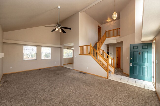Building Photo - 3 bed, 2.5 bath Home in English Ranch Neig...