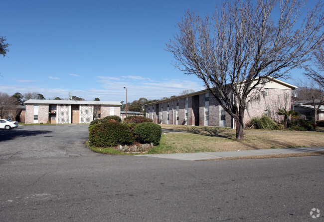 Building Photo - Waters at West Ashley