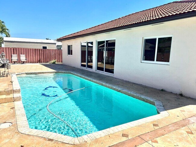 Building Photo - 8899 NW 176th Ln