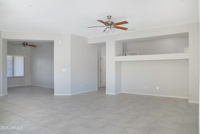 Building Photo - 42193 W Ramona St