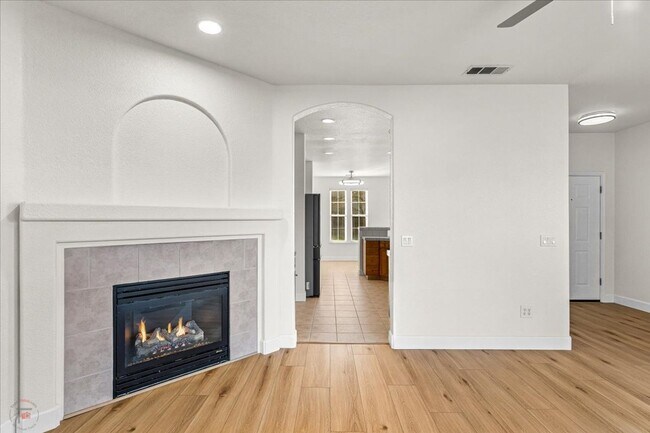 Building Photo - Beautiful 3(4) Bedroom/2 Bath Home Located in Lodi Ca