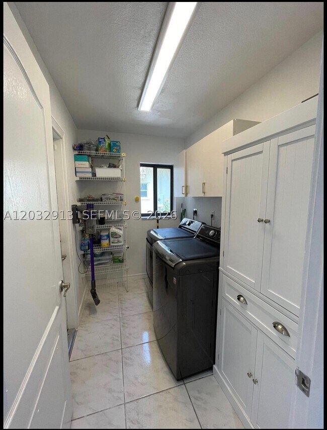 Building Photo - 4999 Chardonnay Dr