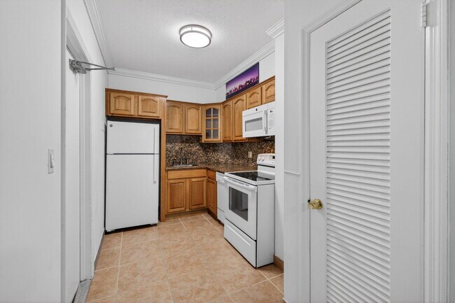 Building Photo - 2424 SE 17th St