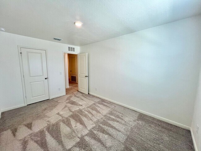 Building Photo - **APPLICATION RECEIVED** Charming Two-Story Home with Fenced Backyard & Community Pool