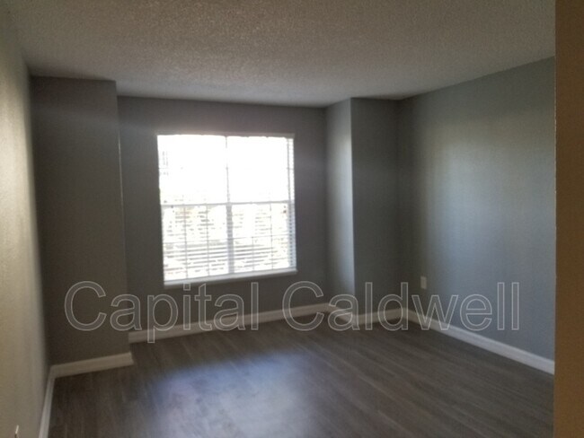 Building Photo - 2500 Winding Creek Blvd