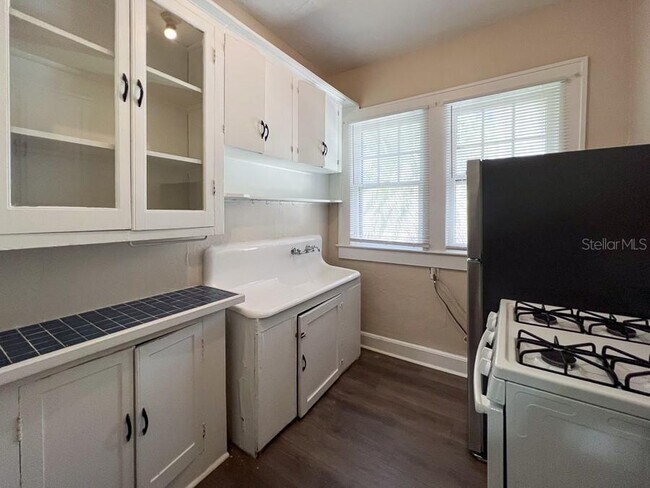 Building Photo - 318 NE 2nd Ave