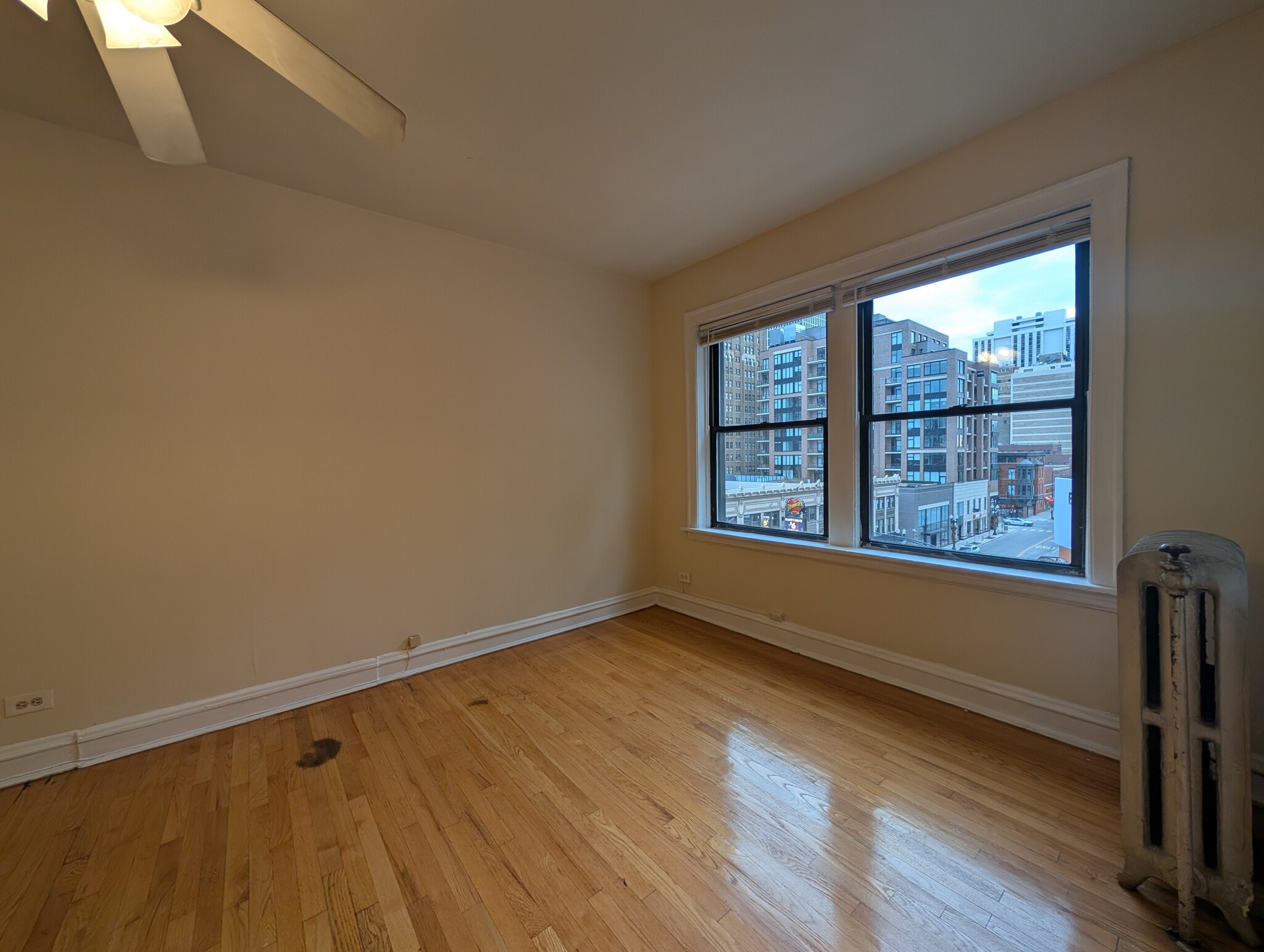 Building Photo - 1160 N Dearborn St