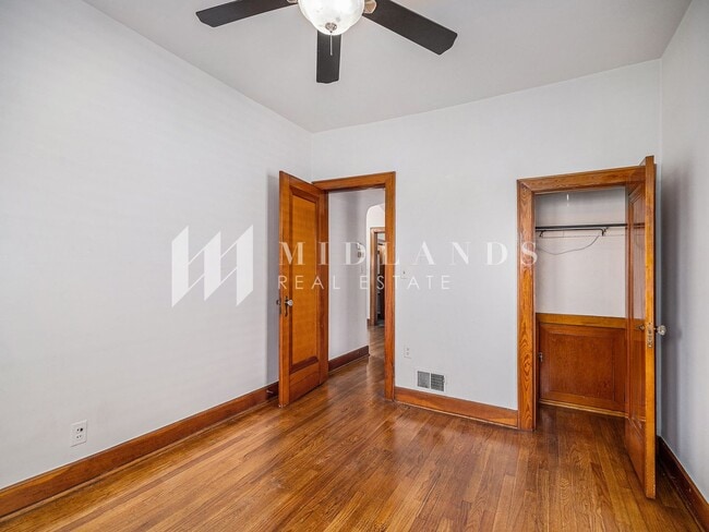 Building Photo - Vintage Charm in Little Italy