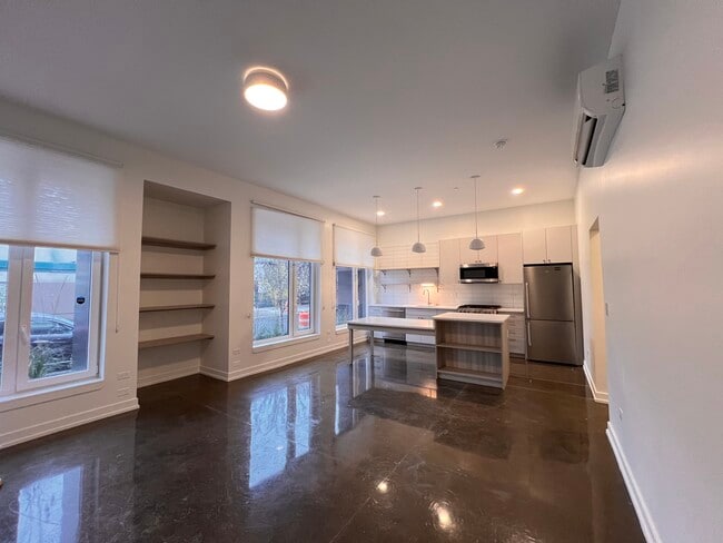 Building Photo - 1131 W Winona St