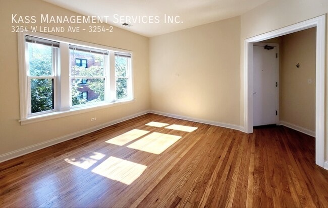 Building Photo - 3254 W Leland Ave