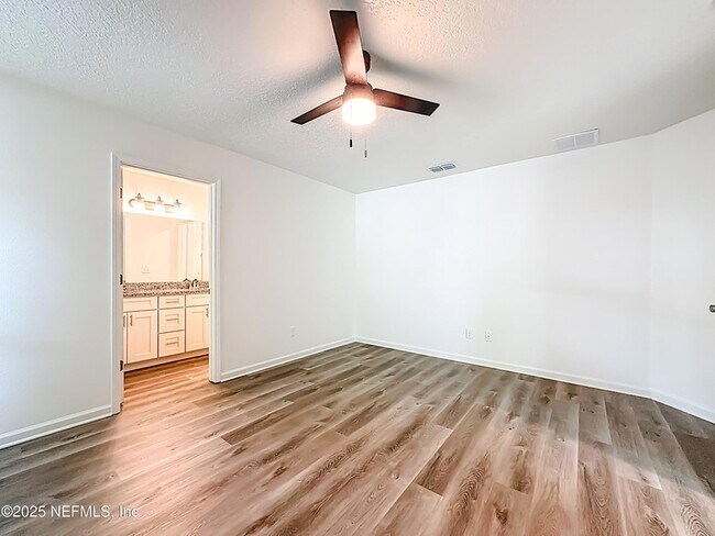 Building Photo - 780 W 5th St