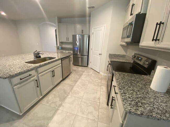 Building Photo - 2304 Tudor Rose Dr