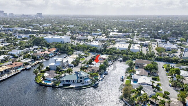 Building Photo - 2213 NE 16th St