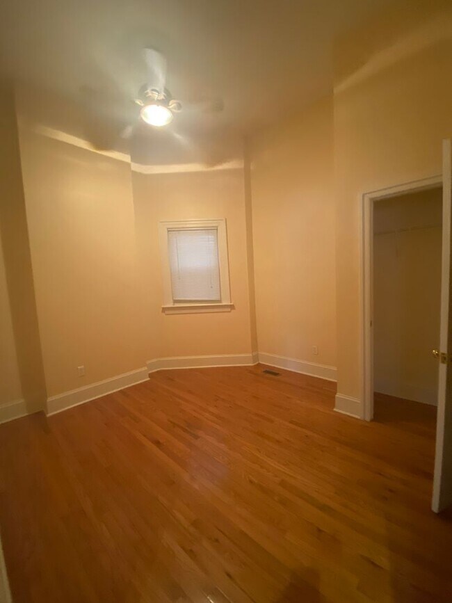 Building Photo - The Grove - 1 bed 1 bath with washer and d...