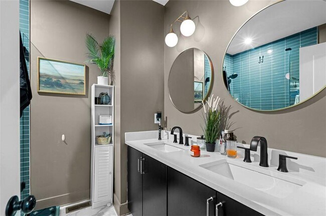 Building Photo - 1328 Breezy St SE