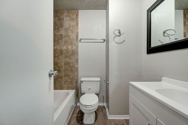 Building Photo - 313 Belmont Dr